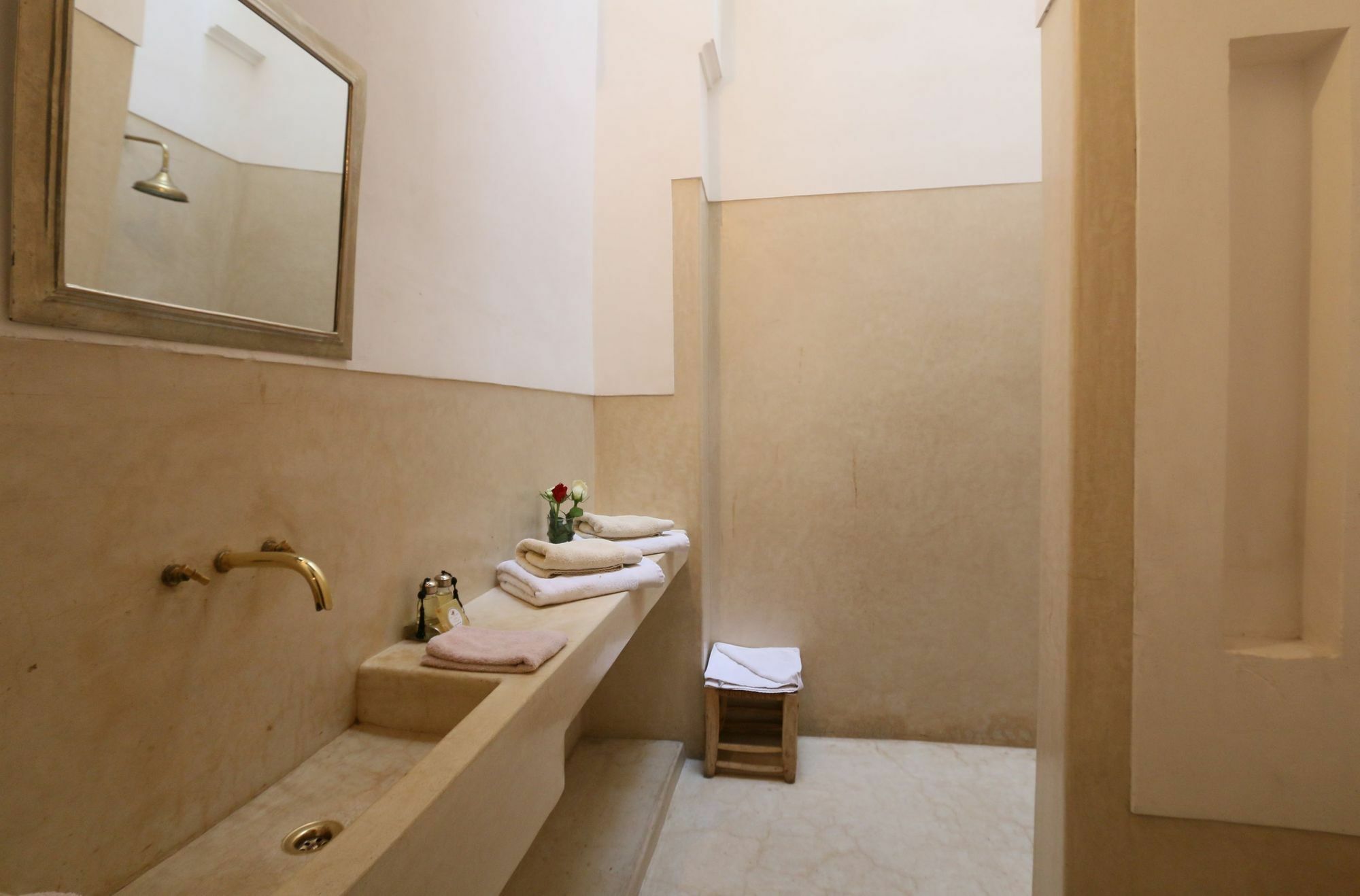 عزونة 13 رياد 4*
